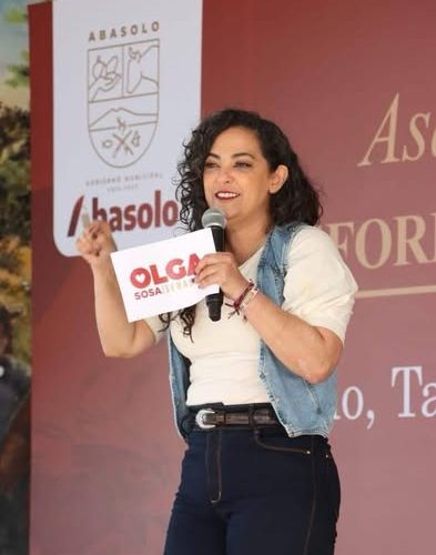 Olga Sosa sostiene ante el pueblo de Abasolo que son tiempos de transformación y tiempos de mujeres