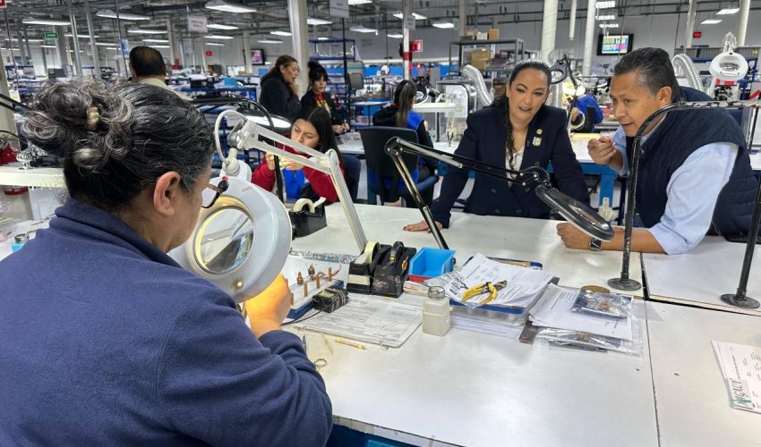 Senadora Olga Sosa realiza recorrido en la empresa Kearfott de Matamoros que trabaja bajo jornadas de 40 horas con alta productividad