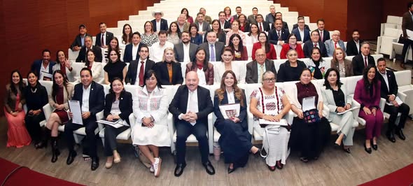 Se reúnen Andrés Manuel López Beltrán y Luisa María Alcalde con Senadores