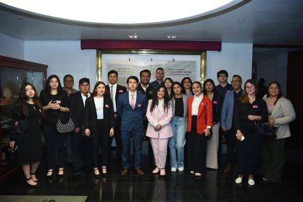 Senadora Olga Sosa Ruiz comparte el proceso legislativo de la cámara alta, con estudiantes de derecho de la UAT