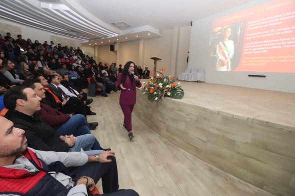 Da Olga Sosa Ruiz conferencia informativa en la UMAN en Reynosa sobre los resultados del Senado